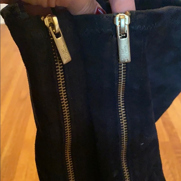 Gorgeous Stuart Weitzman black suede boots - Picture 4 of 11